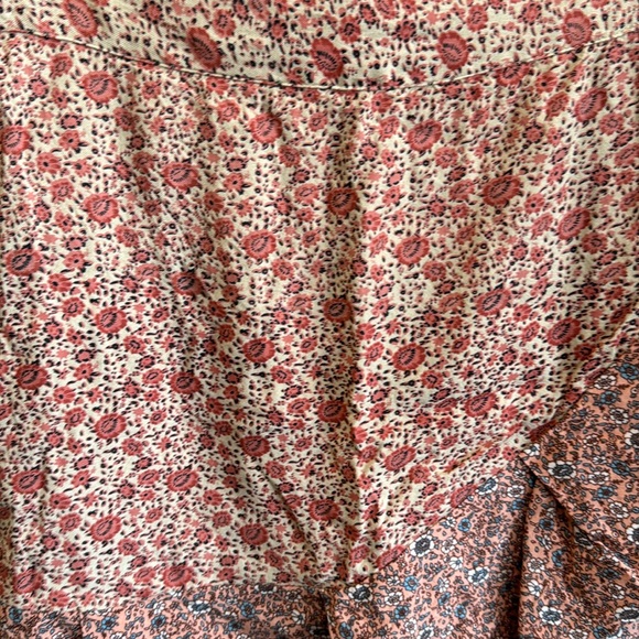 Floral ruffle skirt. - Picture 3 of 4